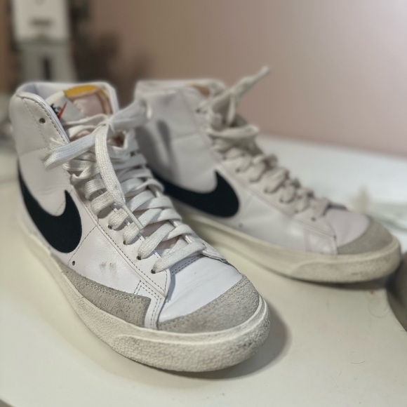 Nike Blazer Mid white and black trainers size 8.5 - Picture 2 of 3